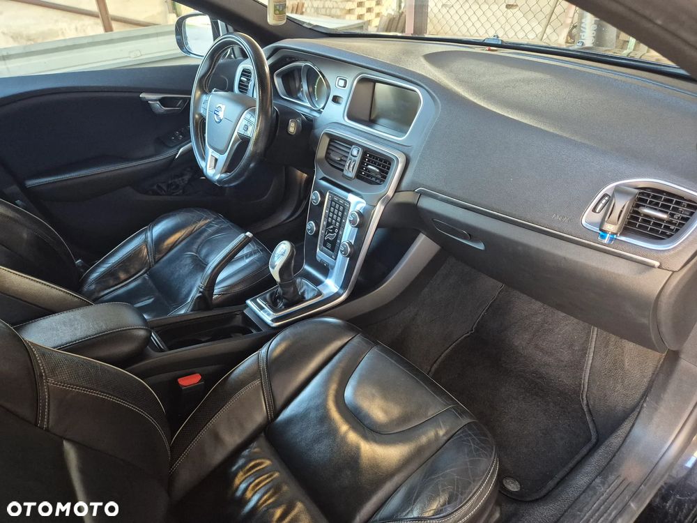 Volvo V40 D2 R Design - 15