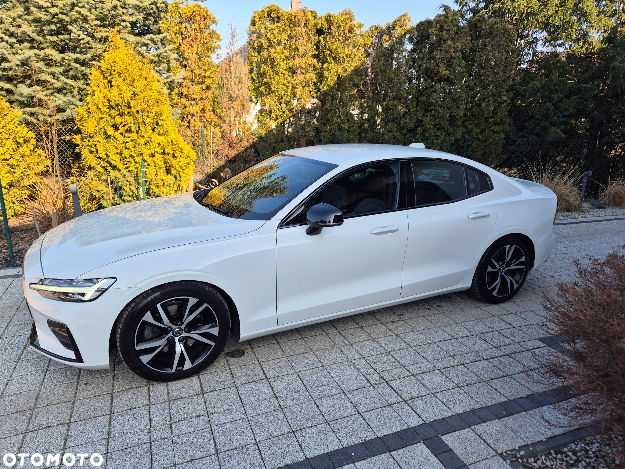 Volvo S60 T4 R-Design - 3