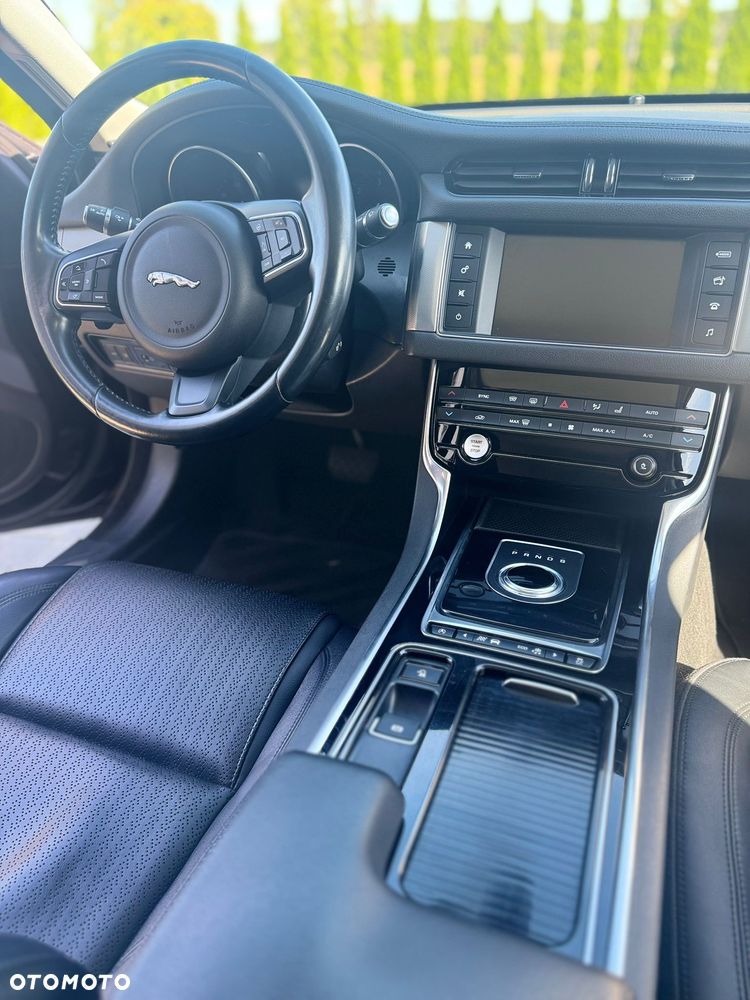 Jaguar XF 3.0 TDV6 Portfolio - 9