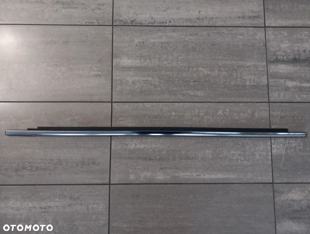 Uszczelka zewnętrzna szyby drzwi przednich - lewa dolna taśma Ford Mondeo 2014-2022 2399507 - 1