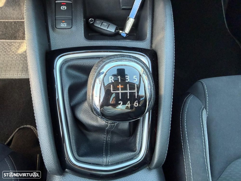 Nissan Qashqai 1.5 dCi N-Connecta 18 - 23