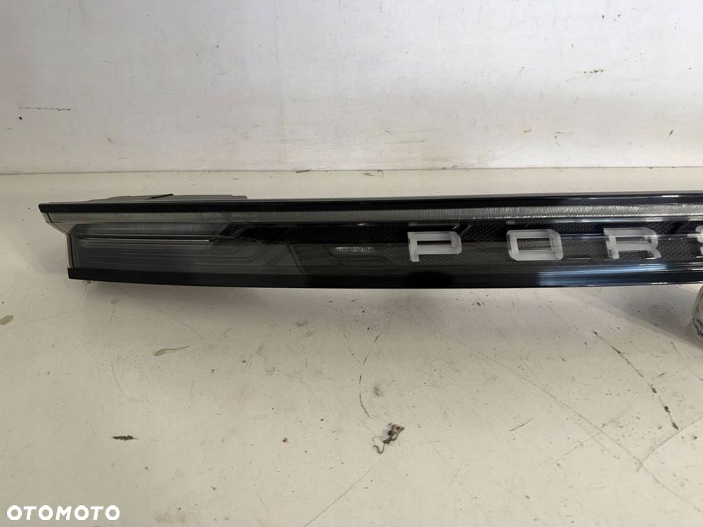 blenda klapy bagażnika taycan 9j1 eu - 2