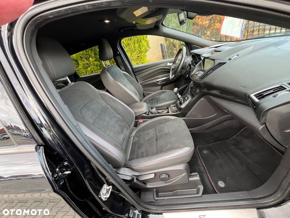 Ford Kuga 1.5 EcoBoost 2x4 ST-Line - 24