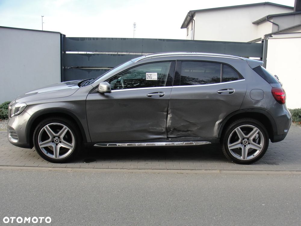 Mercedes-Benz GLA 200 7G-DCT AMG Line - 24