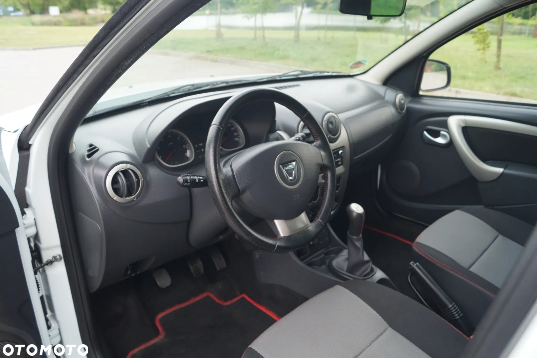 Dacia Duster 1.6 - 33