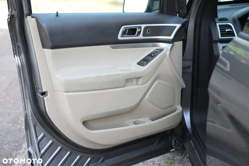 Ford Explorer - 26