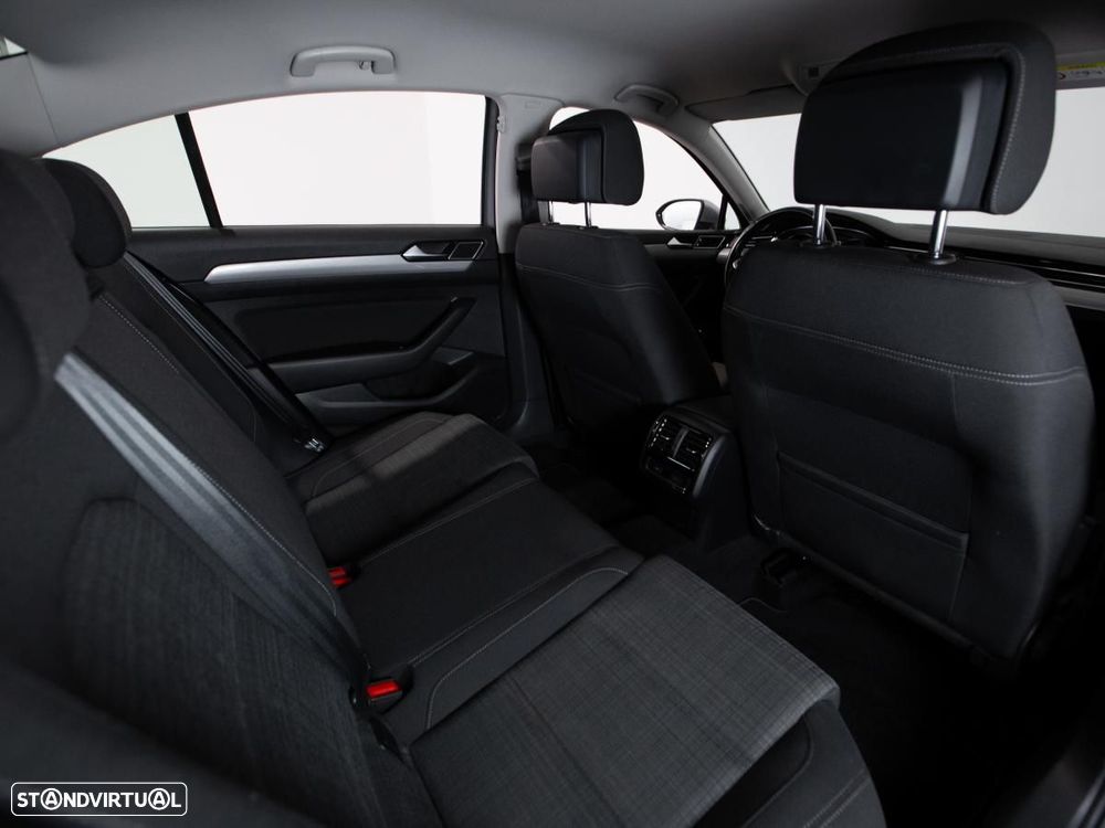 VW Passat 1.6 TDI Business DSG - 11