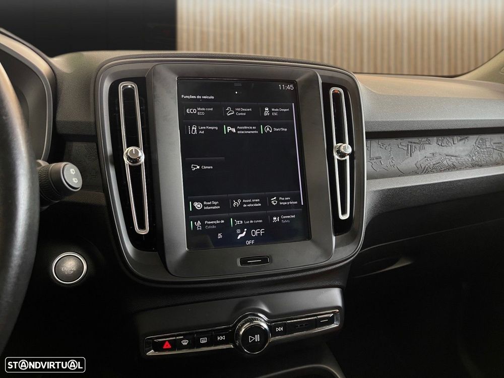 Volvo XC 40 1.5 T3 Momentum Tech Edition - 4