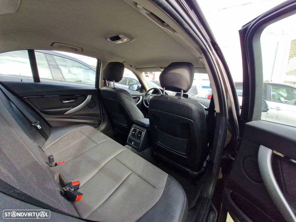 BMW 318 d Sport Line - 6