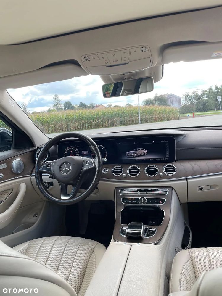 Mercedes-Benz Klasa E 220 d 4-Matic 9G-TRONIC - 8