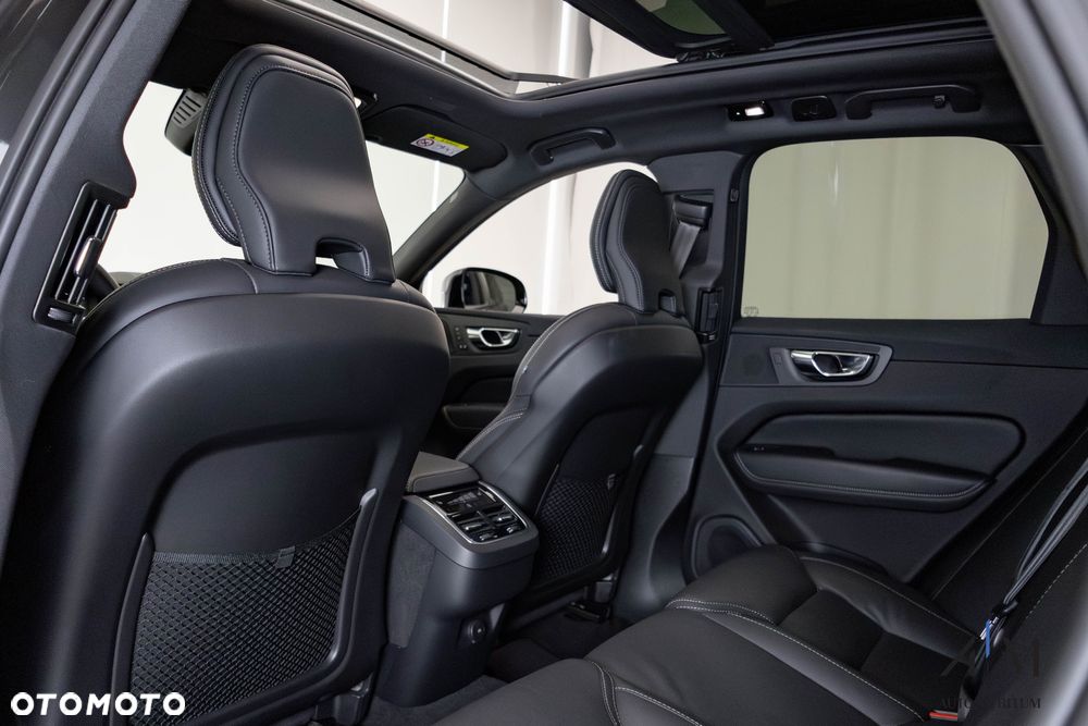 Volvo XC 60 B4 D AWD Plus Dark - 22