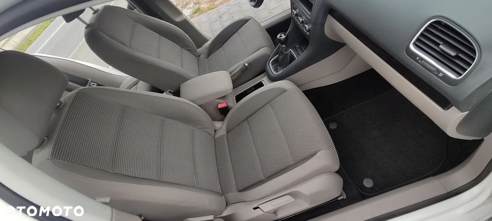 Volkswagen Golf 1.6 Comfortline - 25