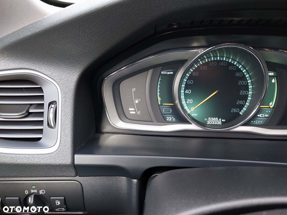 Volvo V60 D5 AWD R-Design Summum - 13