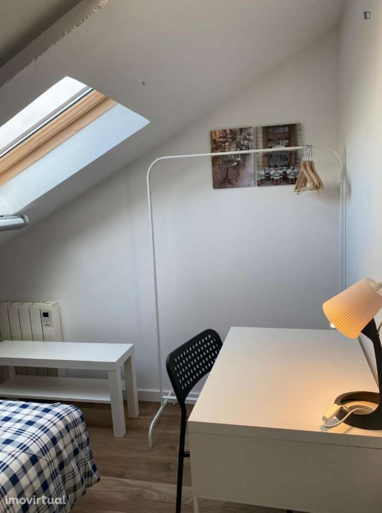 Quarto - localizado em Benfica Lisbon - Grande imagem: 2/23