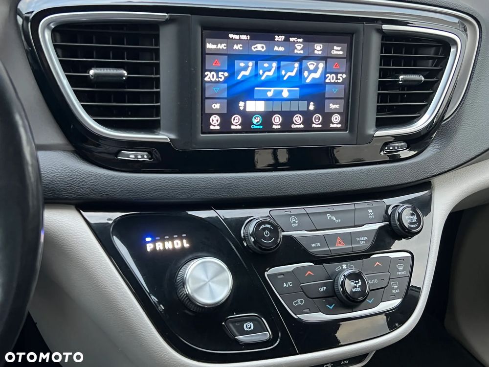 Chrysler Pacifica - 23