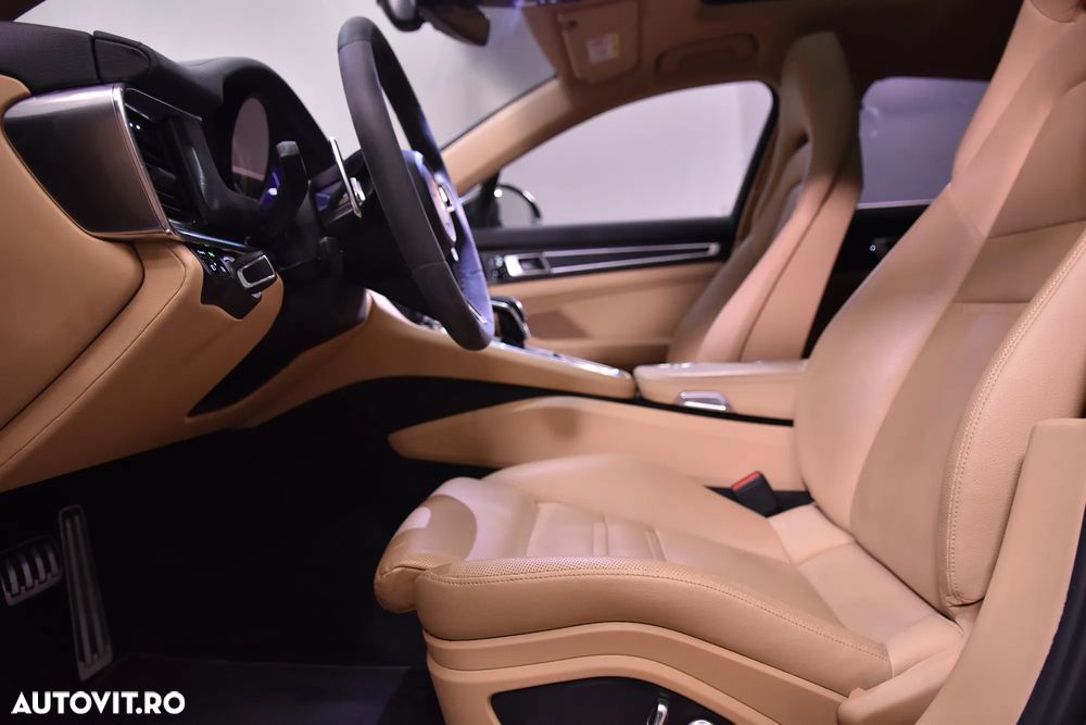 Porsche Panamera - 25