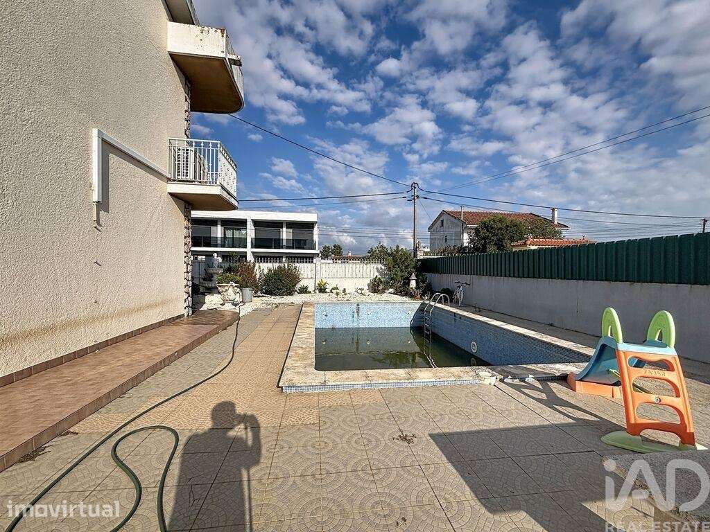 Moradia isolada T4 em Fernão Ferro de 180 m2 - Grande imagem: 4/34