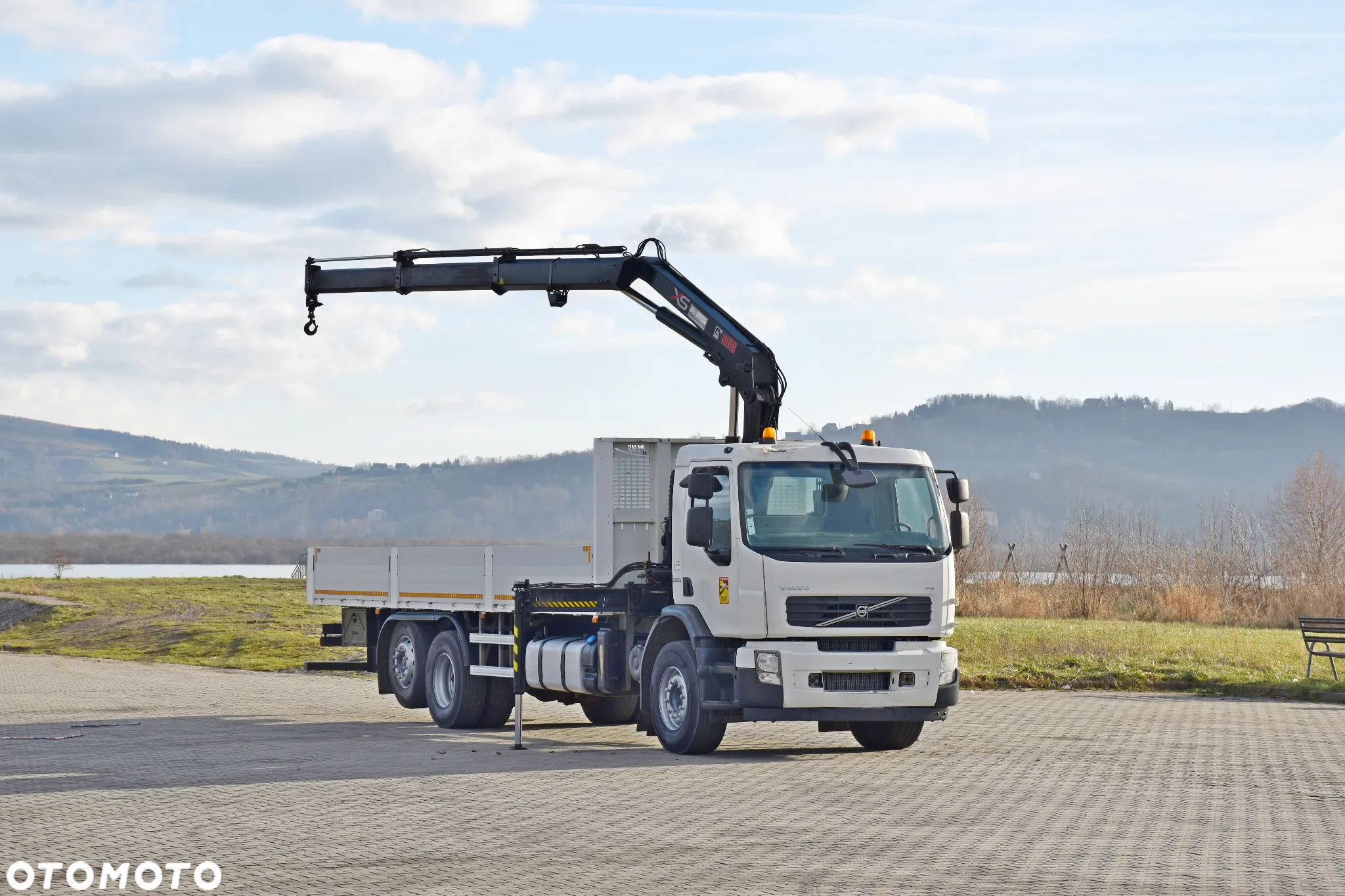 Volvo FE 320 * SKRZYNIA 8,00 m * HIAB 144 B - 2 HIDUO + PILOT - 2
