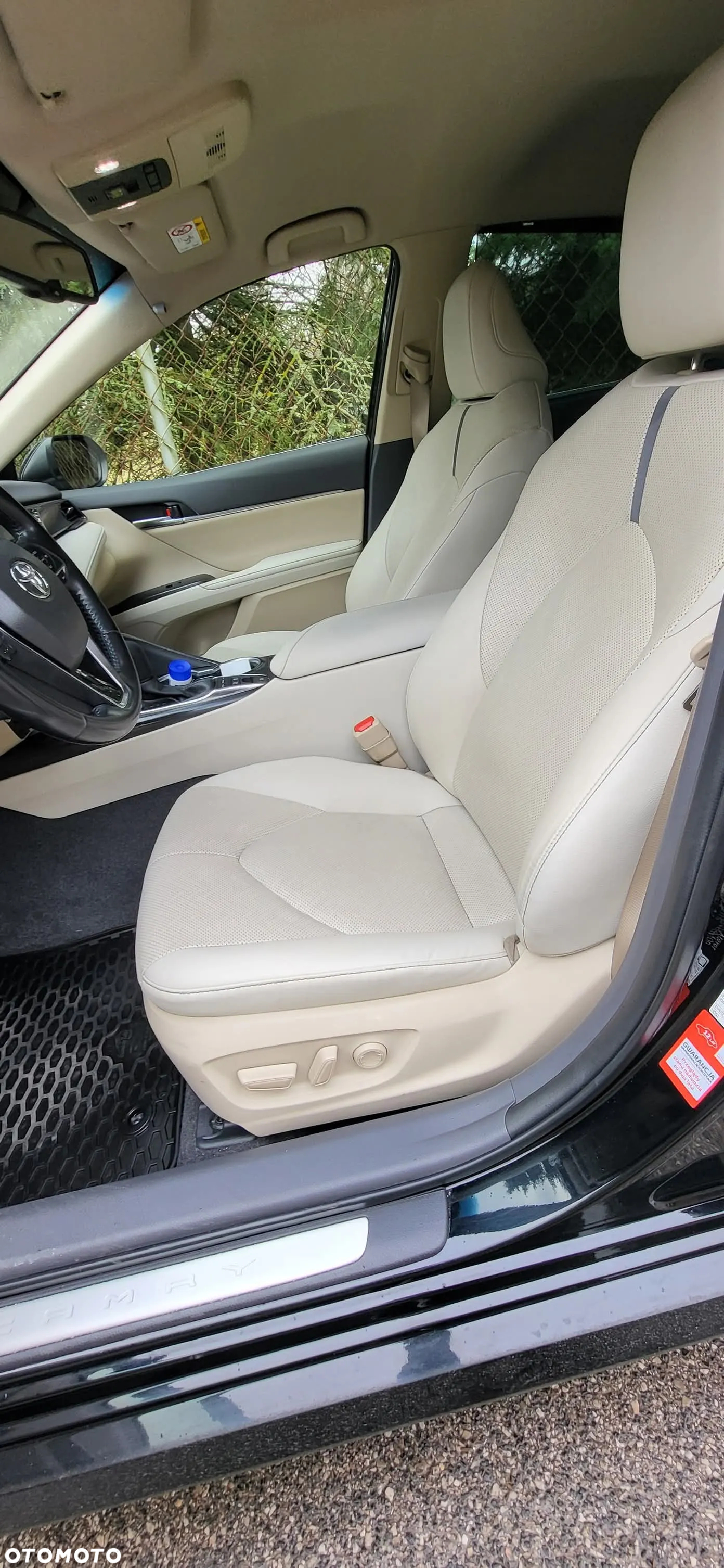Toyota Camry 2.5 Hybrid Executive CVT - 16