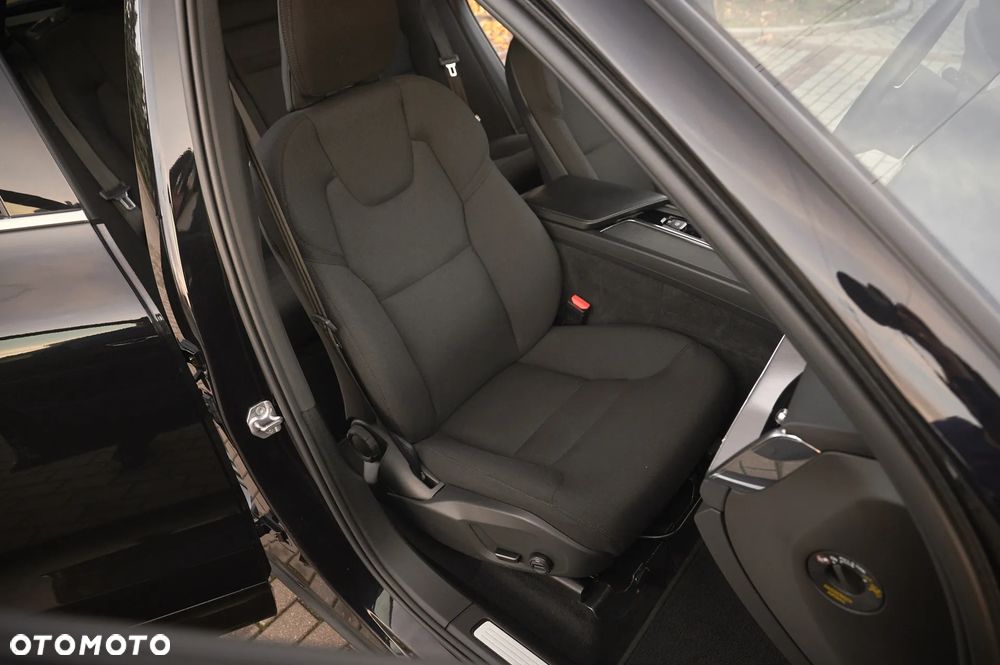 Volvo XC 60 D4 Momentum Pro - 23