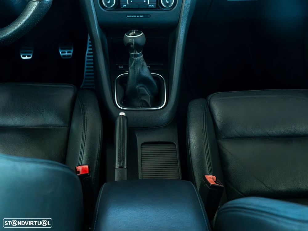 VW Golf 1.6 TDi Highline - 21