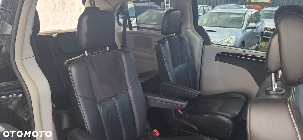 Chrysler Town & Country 3.6 Limited - 15