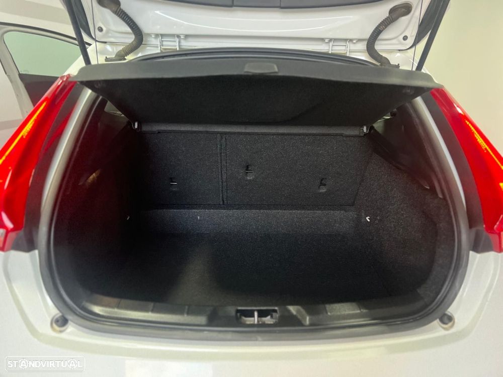 Volvo V40 2.0 D2 Momentum - 12