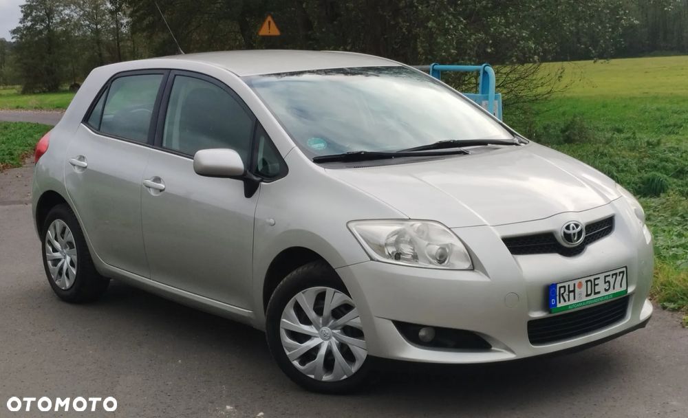 Toyota Auris 1.6 VVT-i Sol - 1