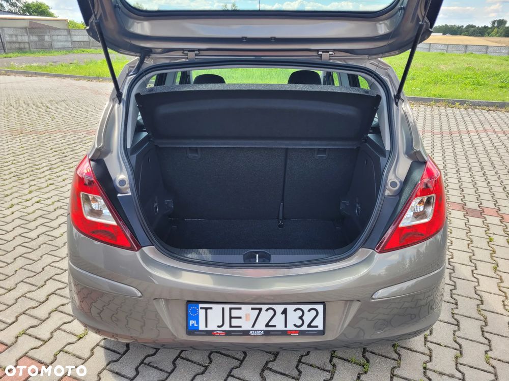 Opel Corsa 1.2 16V Cosmo - 29