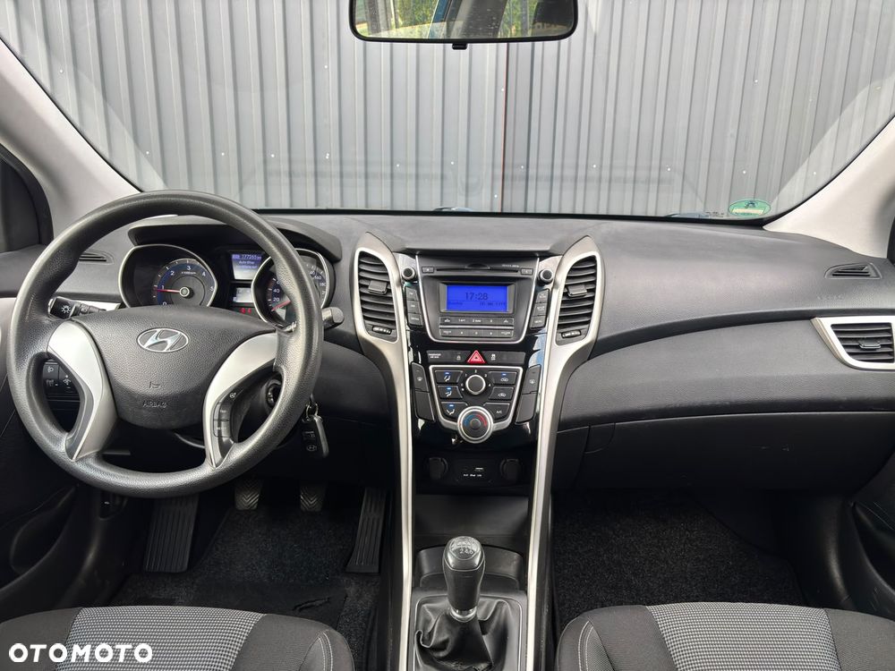 Hyundai i30 blue 1.6 CRDi Passion - 13