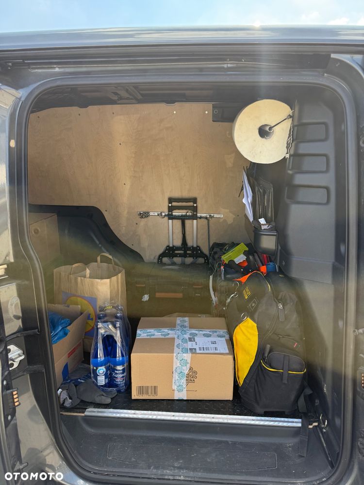 Ford Transit Connect - 14