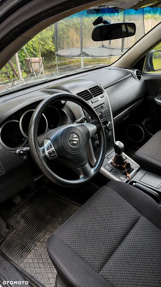 Suzuki Grand Vitara 2.0 - 12