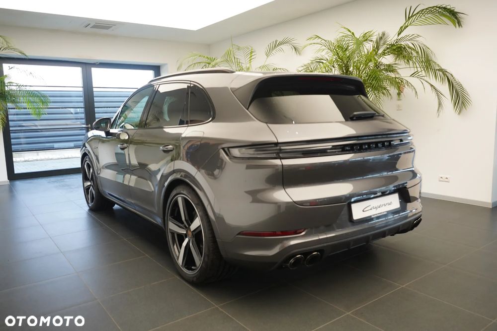 Porsche Cayenne E-Hybrid PHEV - 2