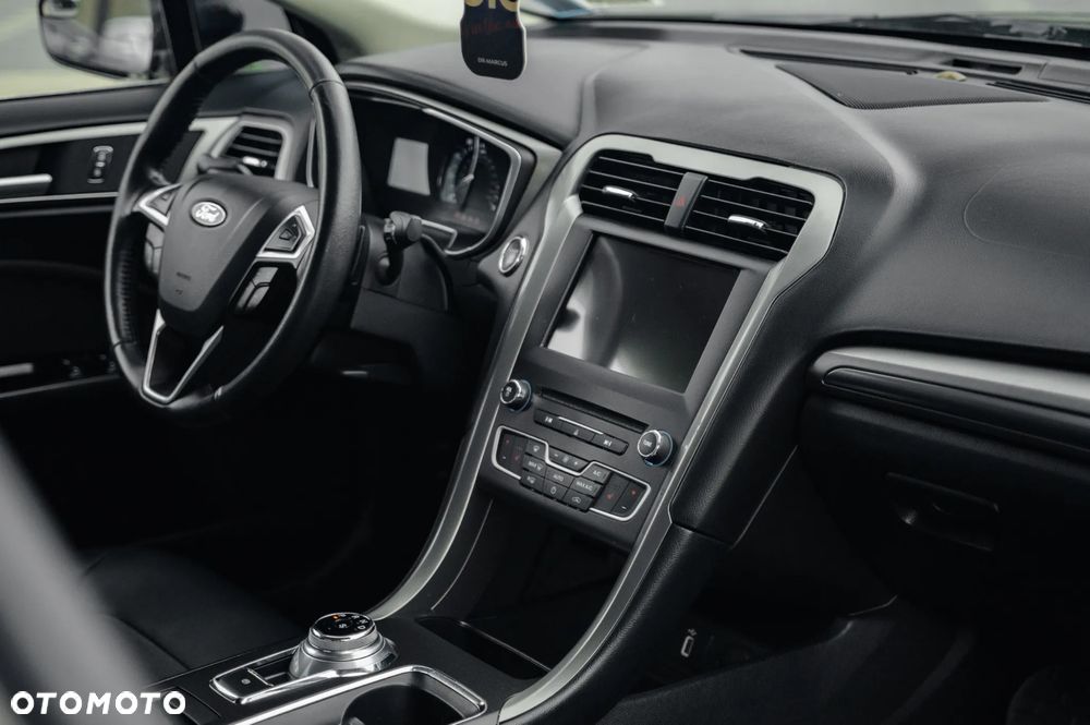 Ford Fusion - 24