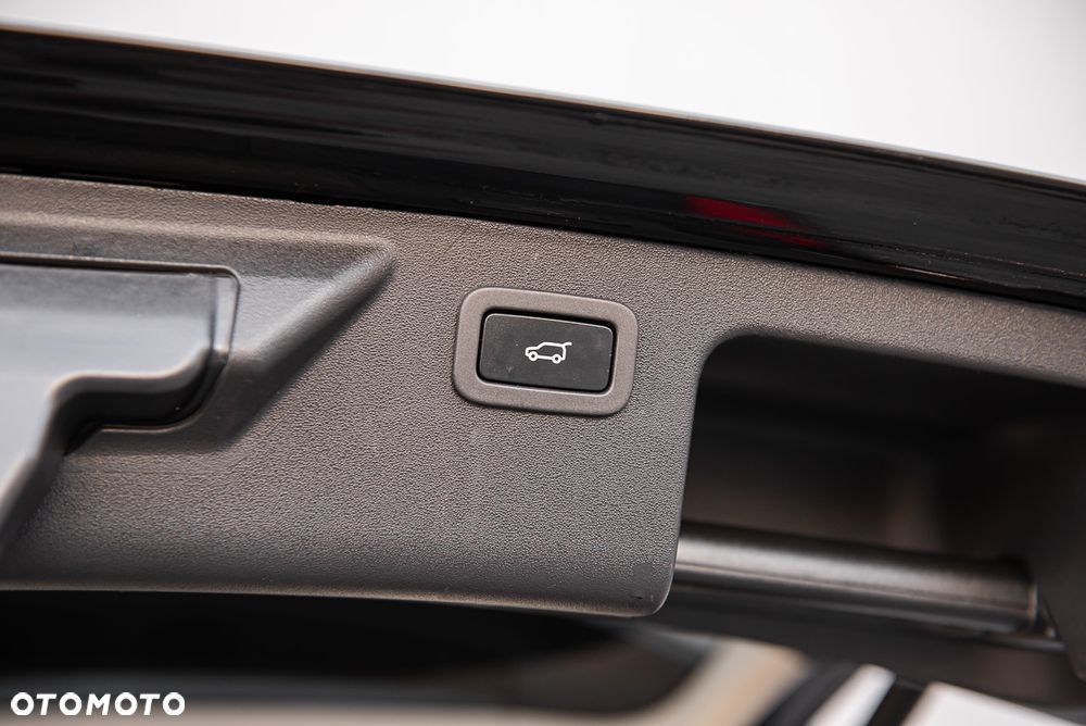 Land Rover Discovery Sport 2.0 D180 R-Dynamic HSE - 34