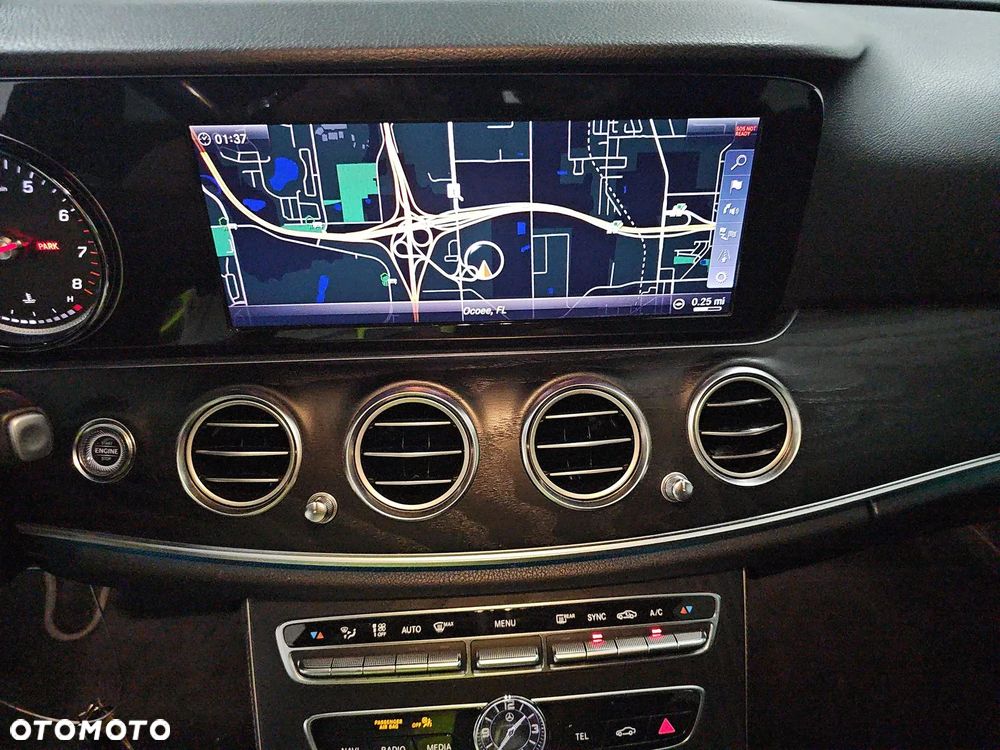 Mercedes-Benz Klasa E 300 9G-TRONIC AMG Line - 13