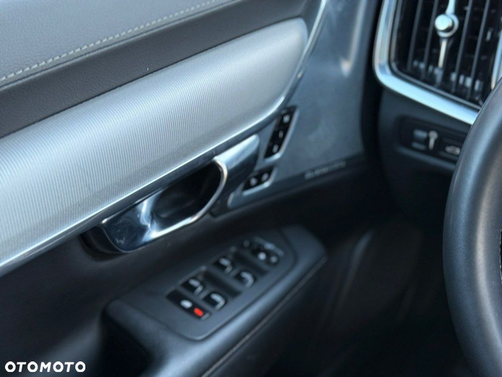 Volvo V90 T8 AWD Plug-In Hybrid R-Design - 19