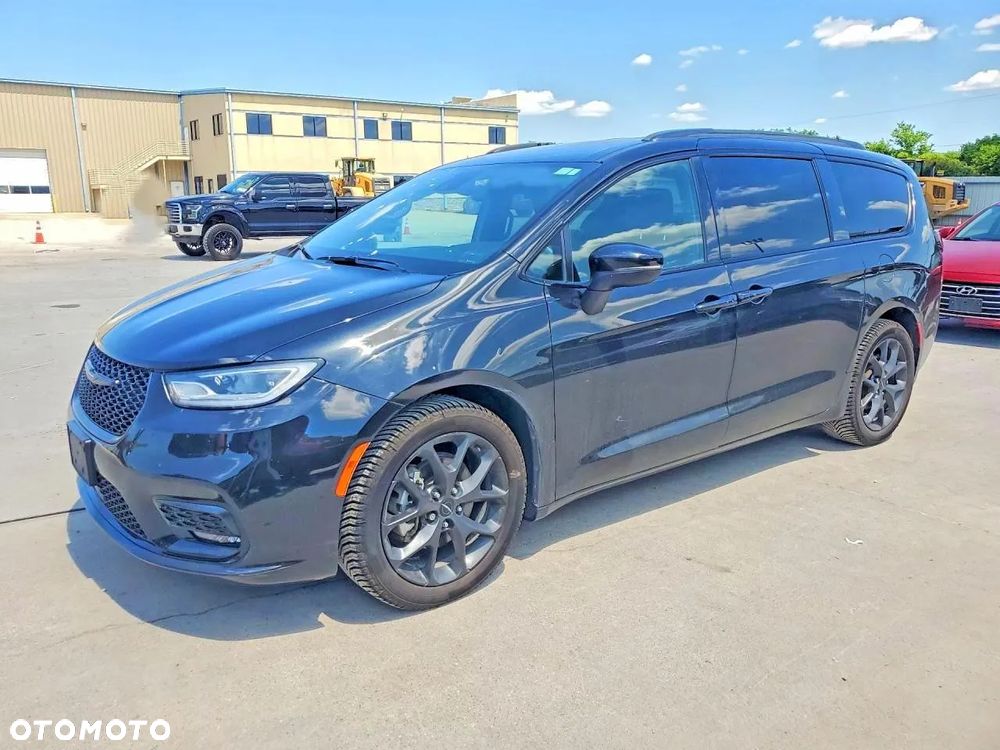 Chrysler Pacifica - 2