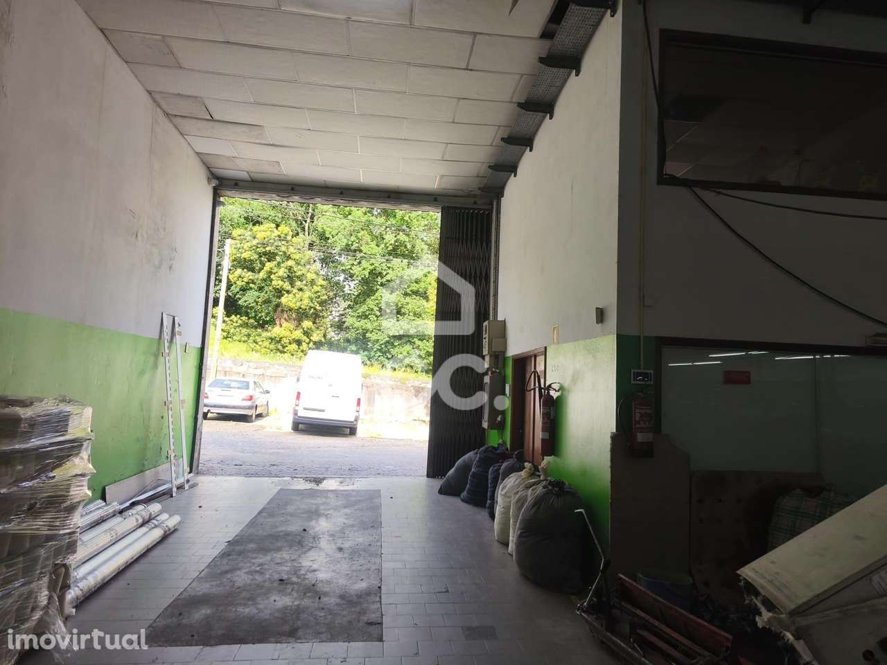 Armazém com potencial em Oliveira, Famalicão - Grande imagem: 2/7