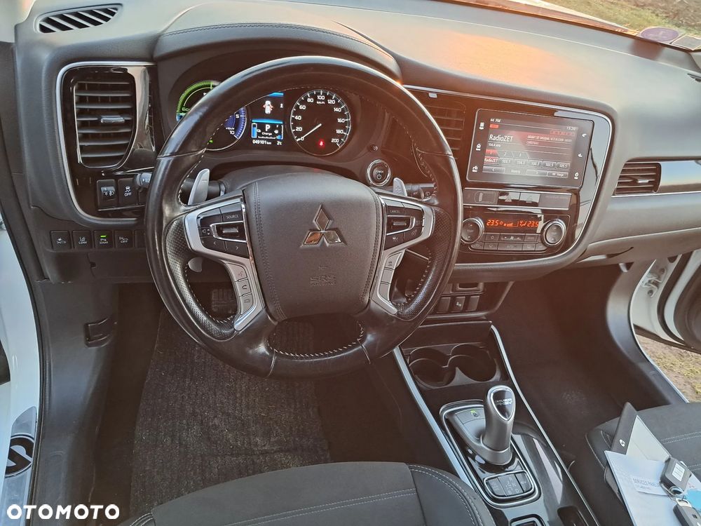 Mitsubishi Outlander 2.4 4WD Spirit - 32