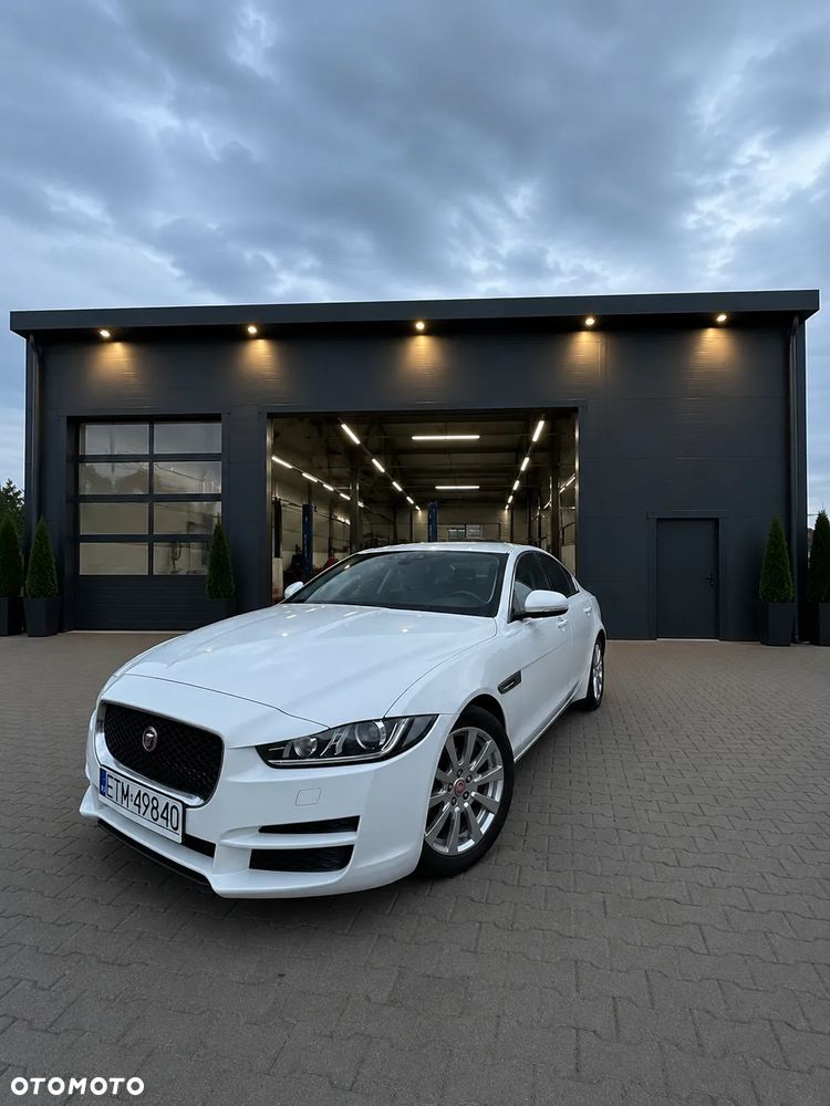 Jaguar XE - 1