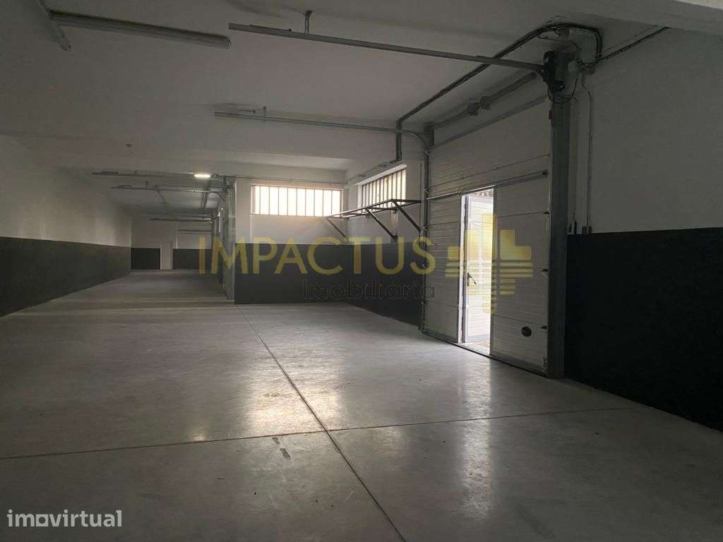Armazém c/ 400m2 e parque privativo - Grande imagem: 5/6