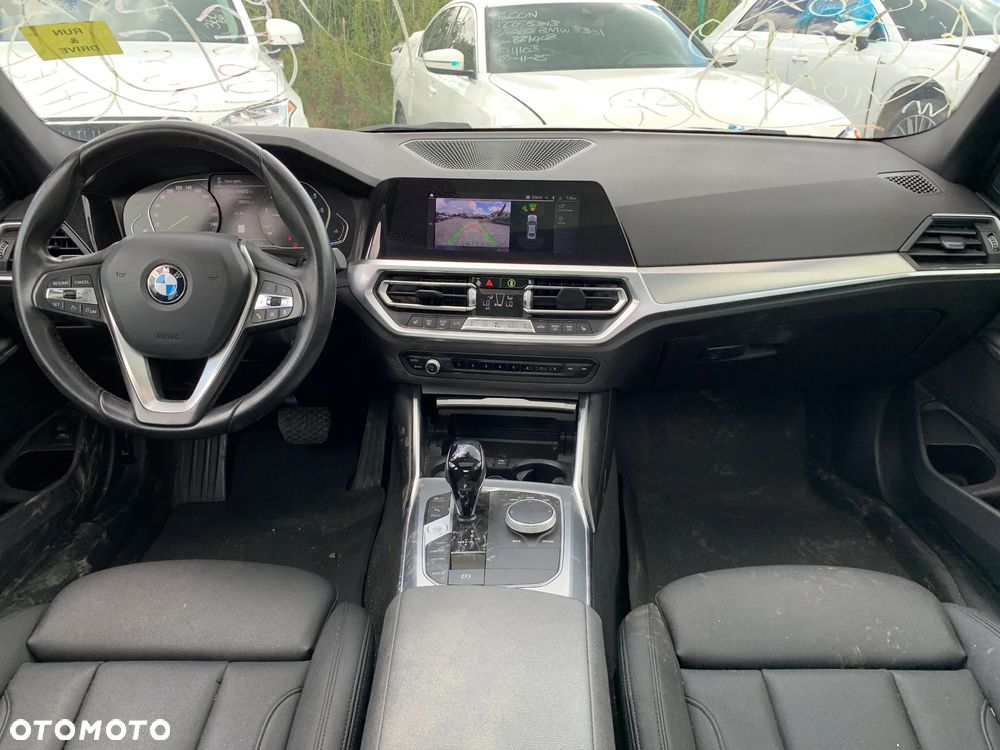 BMW Seria 3 330i xDrive - 10