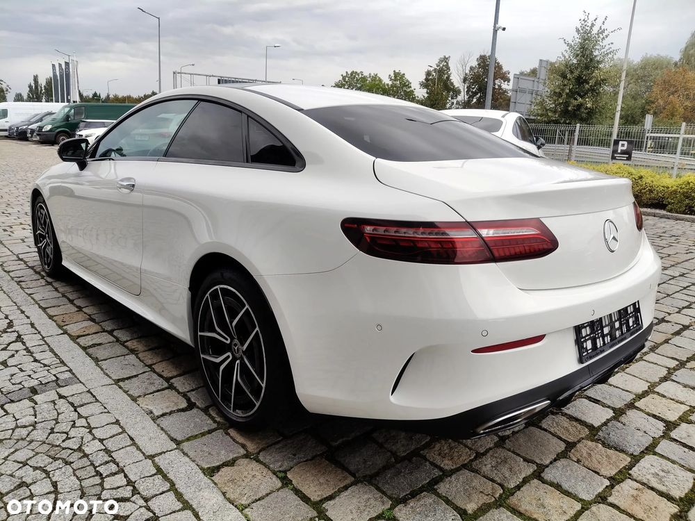 Mercedes-Benz Klasa E 200 Coupe 4-Matic 9G-TRONIC - 4