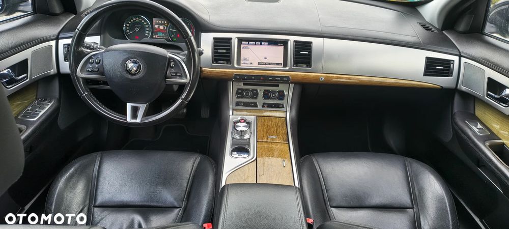 Jaguar XF 2.2 D Luxury - 18