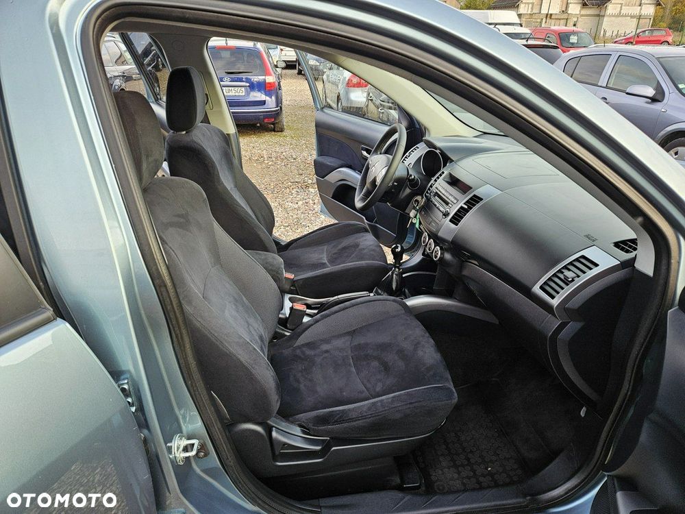 Mitsubishi Outlander - 11