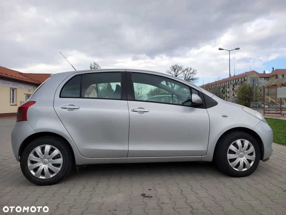 Toyota Yaris - 4