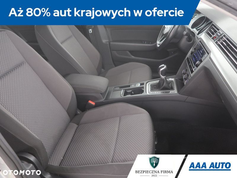 Volkswagen Passat - 11
