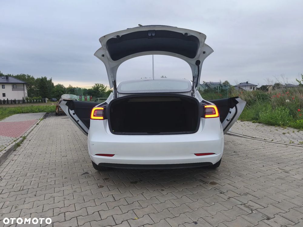 Tesla Model 3 - 18