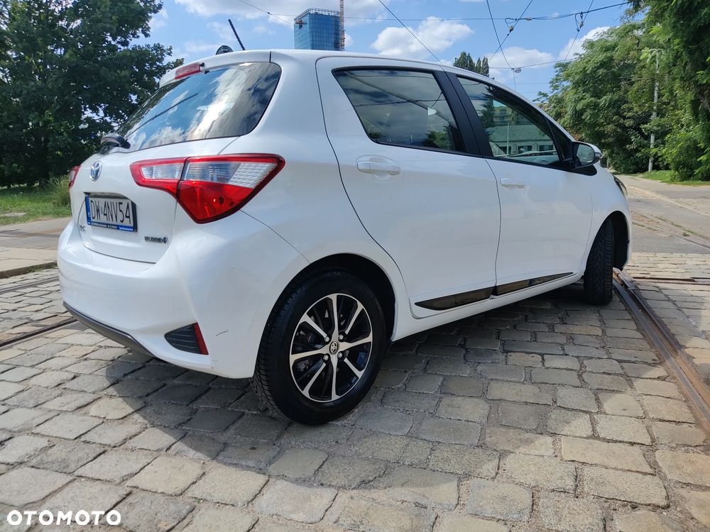Toyota Yaris Hybrid 100 Premium EU6 - 7